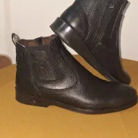 نیم بوت چرم|کیف، کفش، کمربند|اندیشه, اندیشه فاز ۴|دیوار