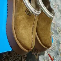 یک جفت کفش خیلی شیک و جدید ونو