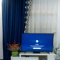 فروش میز تلویزیون و ۳ عدد پرده شیک