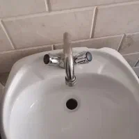 روشویی به همراه شیر مخلوط