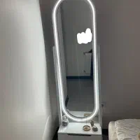 آینه قدی چراغدار با کشو