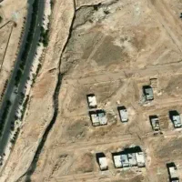 زمین سه فرزندی پشت ترمینال