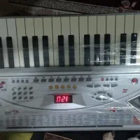 ارگ تمیز وسالم  چهار ونیم اکتاومناسب یادگیری