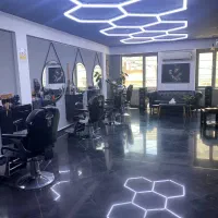 ارایشگر حرفه (بامشتری) در سالن لوکس