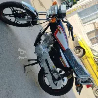 موتورسیکلت همتاز 200