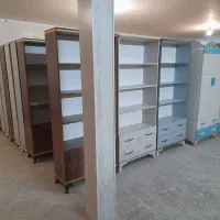 کتابخانه و میز تحریر
