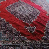 قالی قرمز شکیل و دلباز تخفیف خوبی میدم