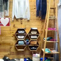 ویترین چوبی نراد به همراه کفی چوب