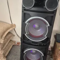 باند دو تا بزرگ و دارای میکروفون و کارتون