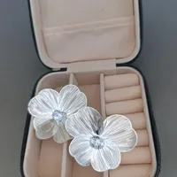 گوشواره گل طلایی و نقره ای