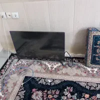 تلویزیون ۳۲ از بالا دیوار افتاده