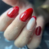 آموزش کاشت ناخن با تخفیف ویژه