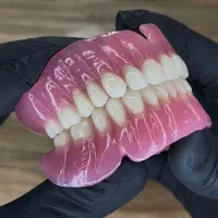 ساخت انواع دندان متحرک حرفه ای طرح لمینیت با ضمانت