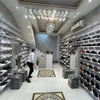 فروشنده آقادرکفش فروشی