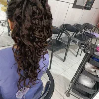 شاگرد آرایشگاه