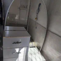 میزآرایشی و رخکن در حد نو