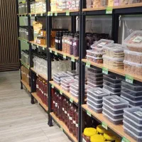 فروشنده خانم -فروشگاه مواد غذایی خانگی