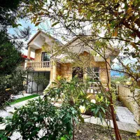 باغچه ویلا نیم پیلوت 225 متری سرسبز