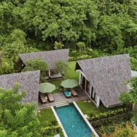 ویلایی-اقبال-برسلانی-نزدیک-به-حاشیه-وکیل-آباد