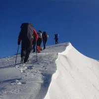رویداد ورزشی و کوهنوردی با اکیپ چند نفره