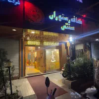 کارگر ساده سری زن سالن کار