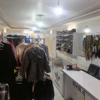 فروش لباس زنانه با کلیه تجهیزات و دکور