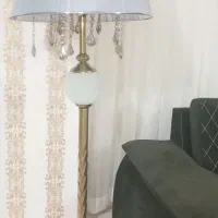 آباژور ایستاده