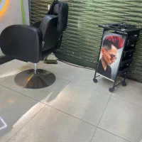 به یه شاگرد نیمه ماهر جهت کار در ارایشگاه مردانه