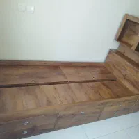 تخت یک نفره‌ی زیبا،نو و جادار
