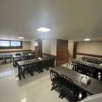 صندوقدار جوان و پیک موتوری