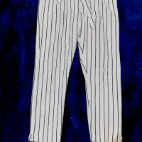 تعدادی شلوار پارچه ای و شلوار جین و پیراهن