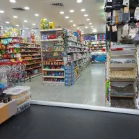 نیروی کار ماهر سوپرمارکت با حقوق