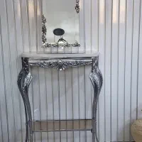 قاب و آینه و کنسول