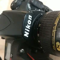 نیکون D810 به همراه دولنز