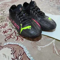 کفش فوتبال استوک دار مدل پوما سایز ۳۹ با کارتون