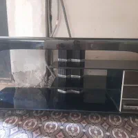 میز تلویزیون شیشه ای درحدنو مشکی تمیز