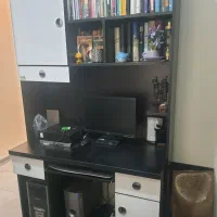 کتابخانه ام دی اف با میز تحریر