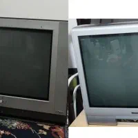 دو عدد تلویزیون قدیمی کار کرده