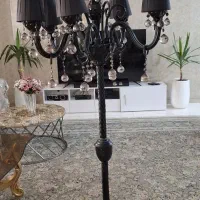 آباژور ایستاده