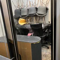 فروش صندلی کاملا نو و درجه یک میز و آیینه و تخت|آرایشگاه و سالنهای زیبایی|تهران, تهرانپارس شرقی|دیوار