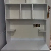 میز تحریر و کتاب خانه