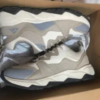 کتونی 361|کیف، کفش، کمربند|صدرا-فارس, فاز ۱|دیوار