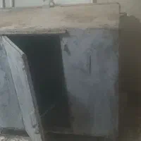 جعبه ابزار آهنی بزرگ و سنگین بالای 100کلو وزنشه