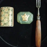 لوازم قدیمی و کهربا و سرمه دان