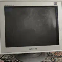 مانیتور قدیمی سامسونگ در حد آکبند