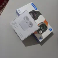ایرپاد و ساعت هوشمند.