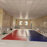 یک باب سالن شیک وتمیز دارای امکانات کامل