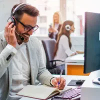 اپراتور فروش ( کارشناس فروش تلفنی )