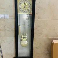 ساعت ایستاده و سالنی