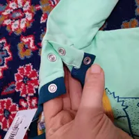 تعدادی لباس بچگانه|کفش و لباس بچه|رشت, نیروی دریایی|دیوار